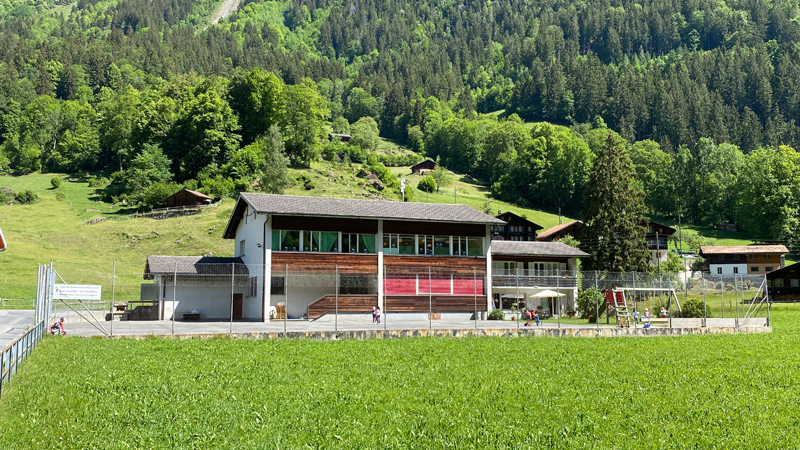 Schulhaus Burglauenen, Sommer