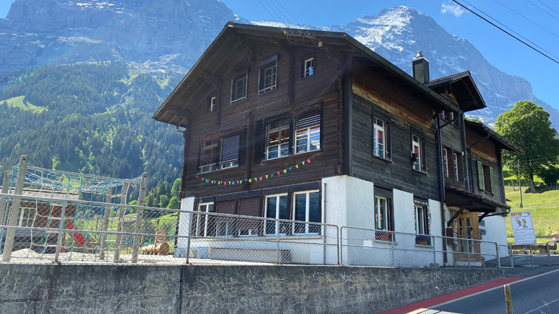 Schulhaus Wärgistal, Sommer